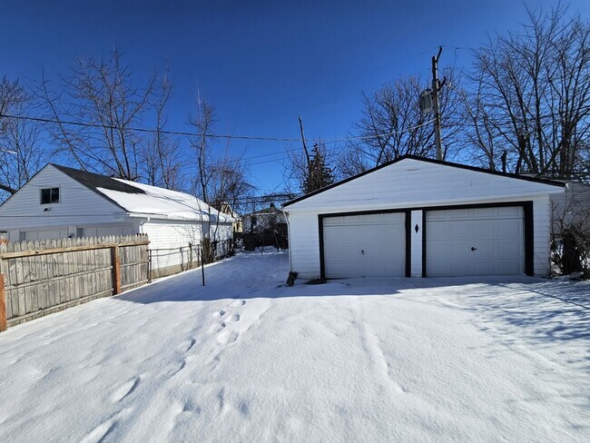 4445 E 154th St in Cleveland, OH - Building Photo - Building Photo