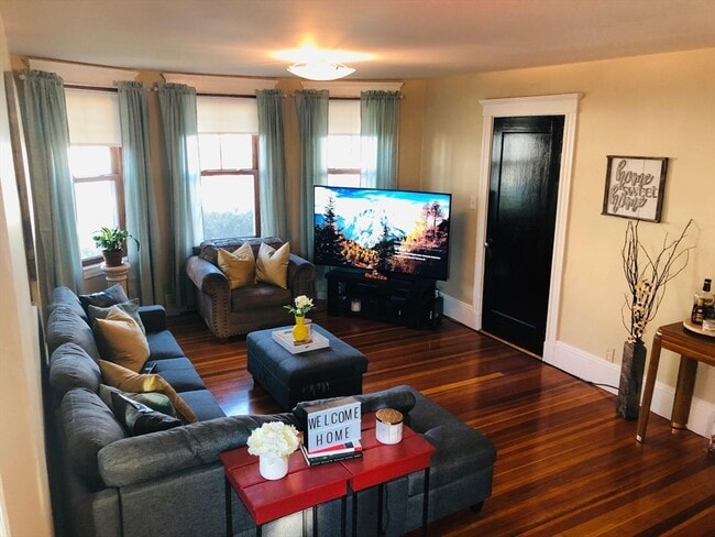 26 Marshall St, Unit 1 in Medford, MA - Building Photo - Building Photo