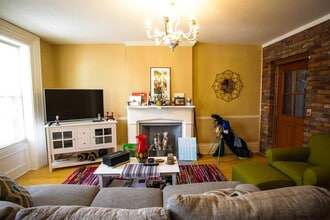 69 Lawrence St in Saratoga Springs, NY - Building Photo - Building Photo