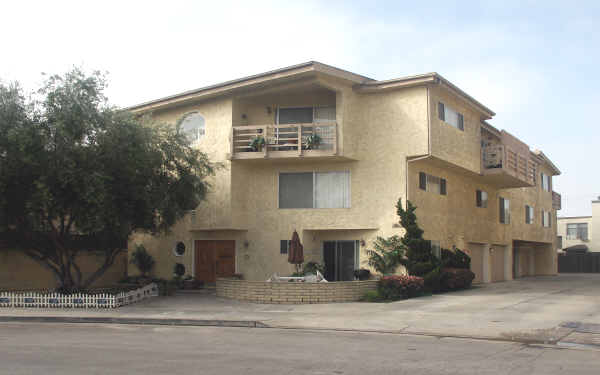 16621 Dolores St in Huntington Beach, CA - Building Photo - Building Photo