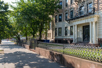 555 Eastern Pky in Brooklyn, NY - Building Photo - Building Photo