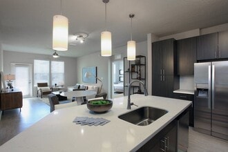 Legacy Union Square Apartments in Davenport, FL - Foto de edificio - Building Photo