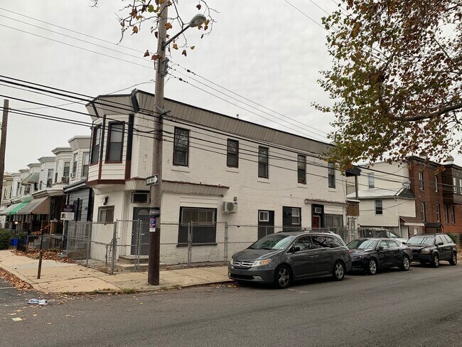 6101 Chancellor St in Philadelphia, PA - Foto de edificio - Building Photo