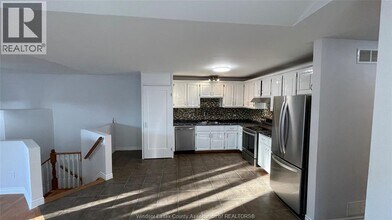 11396 Timber Bay Crescent in Windsor, ON - Building Photo - Building Photo