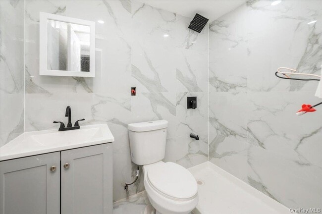 3585 Fish Ave in Bronx, NY - Building Photo - Building Photo