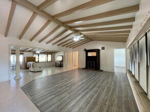 2725 NE 27th Ct in Fort Lauderdale, FL - Foto de edificio - Building Photo