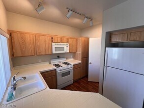 251 S Green Valley Pkwy, Unit 1321 in Henderson, NV - Building Photo - Building Photo