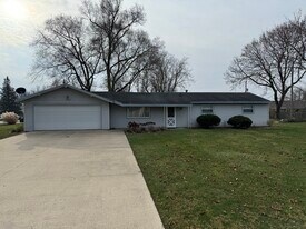 11328 Rio Vista Ave in Leo, IN - Building Photo