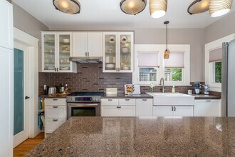 1128 W Lewis St in San Diego, CA - Building Photo - Building Photo