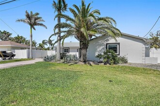 3755 Belle Vista Dr E in St Pete Beach, FL - Building Photo - Building Photo