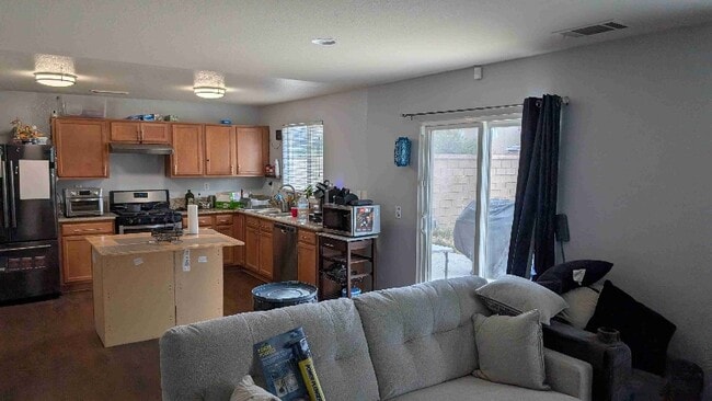 43145 33rd St E in Lancaster, CA - Building Photo - Building Photo