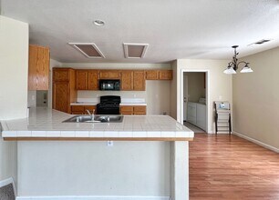 5423 W Cherry Ave in Visalia, CA - Building Photo - Building Photo