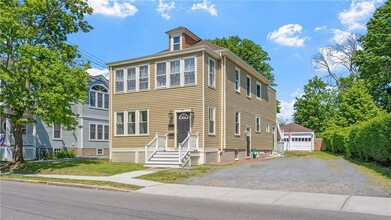 44 Annandale Rd in Newport, RI - Building Photo - Building Photo