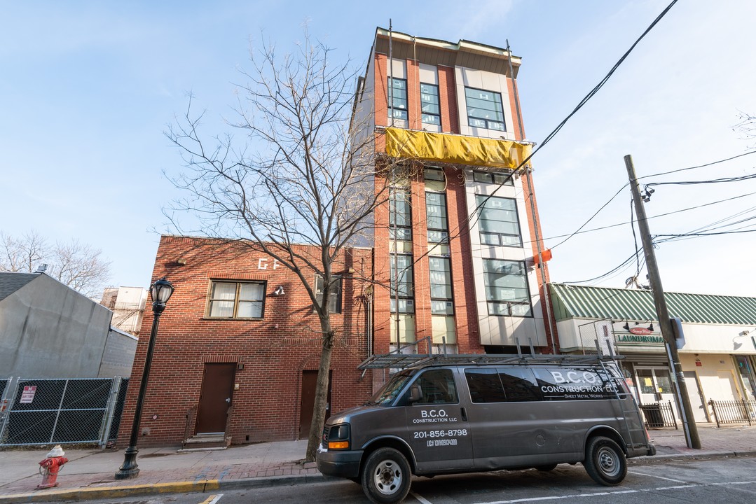 313 Jackson St in Hoboken, NJ - Building Photo