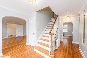 1670 Hartford Tpke in North Haven, CT - Foto de edificio - Building Photo