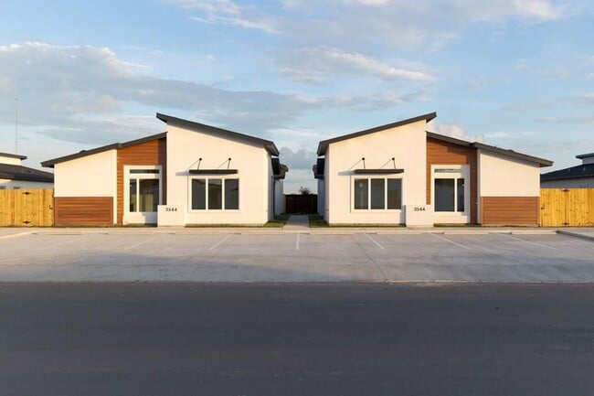 3520 Hidalgo Cir, Unit 1