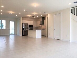 10427 NW 66th St in Doral, FL - Building Photo - Building Photo