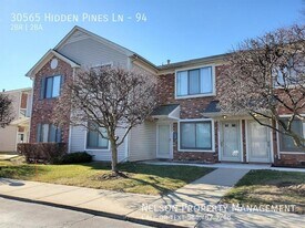 30565 Hidden Pines Ln in Roseville, MI - Building Photo