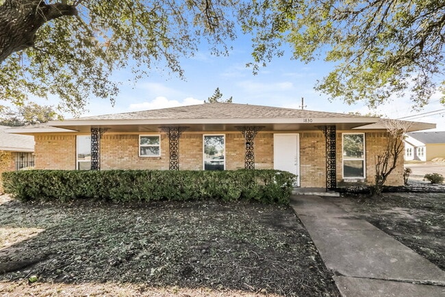 property at 1830 E Kirnwood Dr