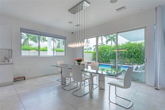 7515 NW 99th Ave in Tamarac, FL - Building Photo - Building Photo