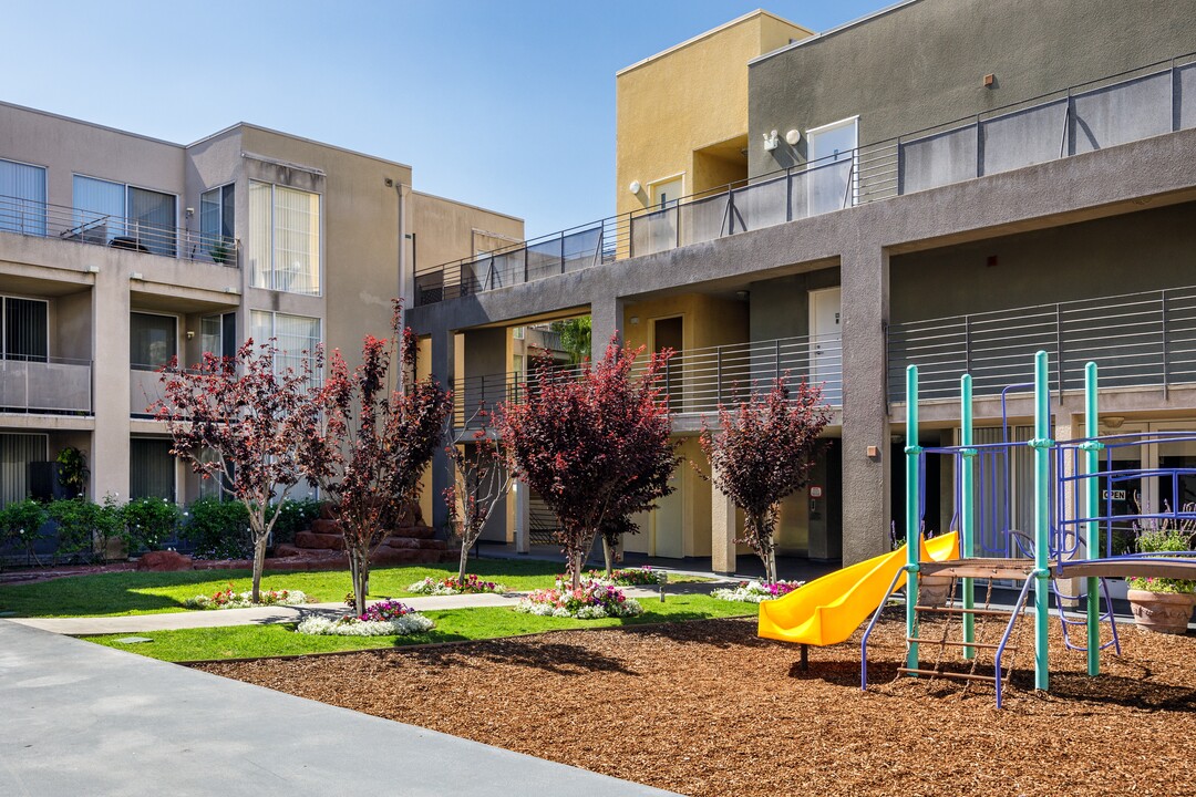 Parc Ridge Apartments in Northridge, CA - Foto de edificio