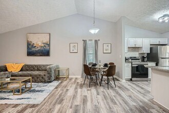 5475 Glen Haven Dr in Atlanta, GA - Building Photo - Building Photo