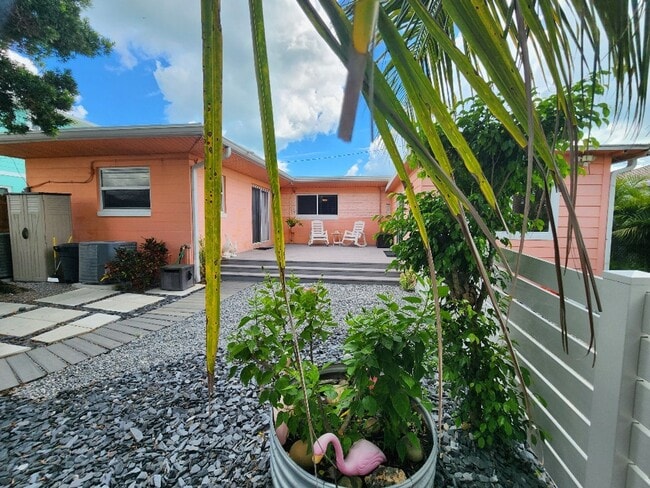 2006 Hill St in New Smyrna Beach, FL - Building Photo - Building Photo