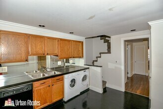 1415 W Byron St, Unit M02B in Chicago, IL - Building Photo - Building Photo