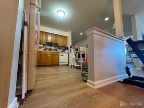 1332 Fernwood Ct in New Brunswick, NJ - Building Photo - Building Photo