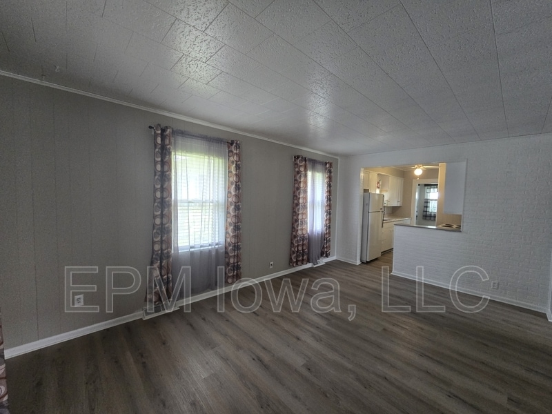 1124 Kern St in Waterloo, IA - Foto de edificio