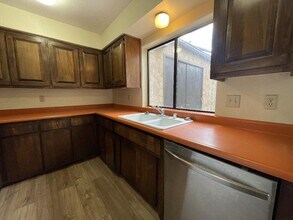 331 Cheryl Ct in White Rock, NM - Building Photo - Building Photo