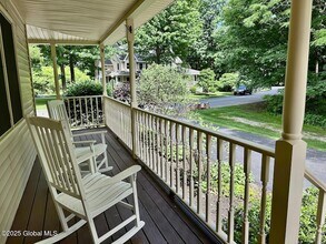 1 Inlander Rd in Saratoga Springs, NY - Foto de edificio - Building Photo