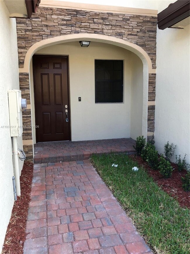 105 SE 33rd Terrace in Homestead, FL - Building Photo - Building Photo