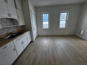 120 Center Ave, Unit upper in North Tonawanda, NY - Building Photo - Building Photo