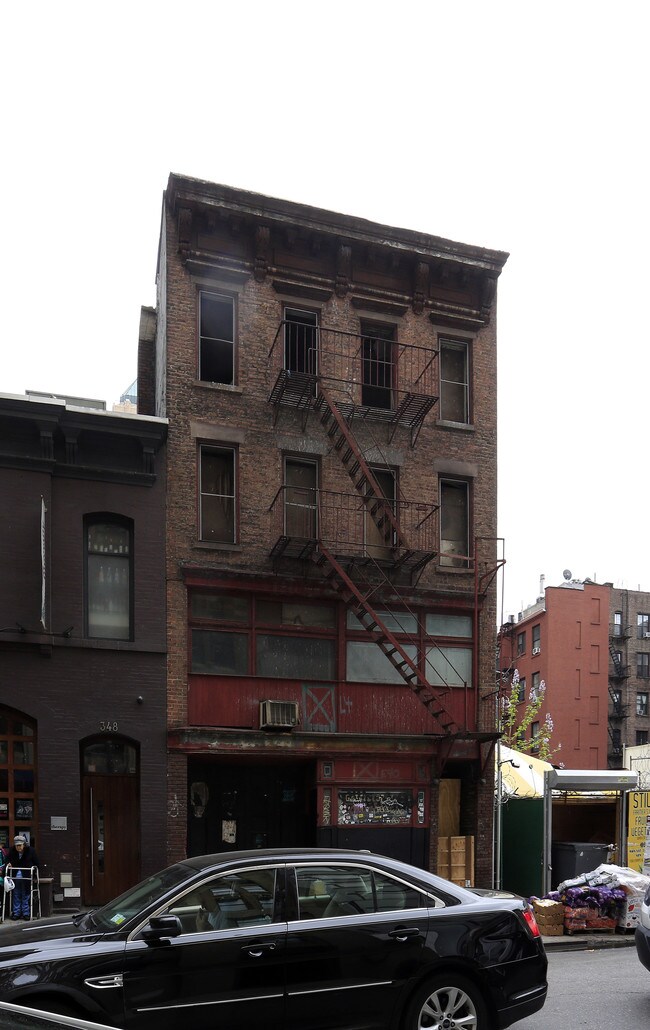 350 W 52nd St in New York, NY - Foto de edificio - Building Photo