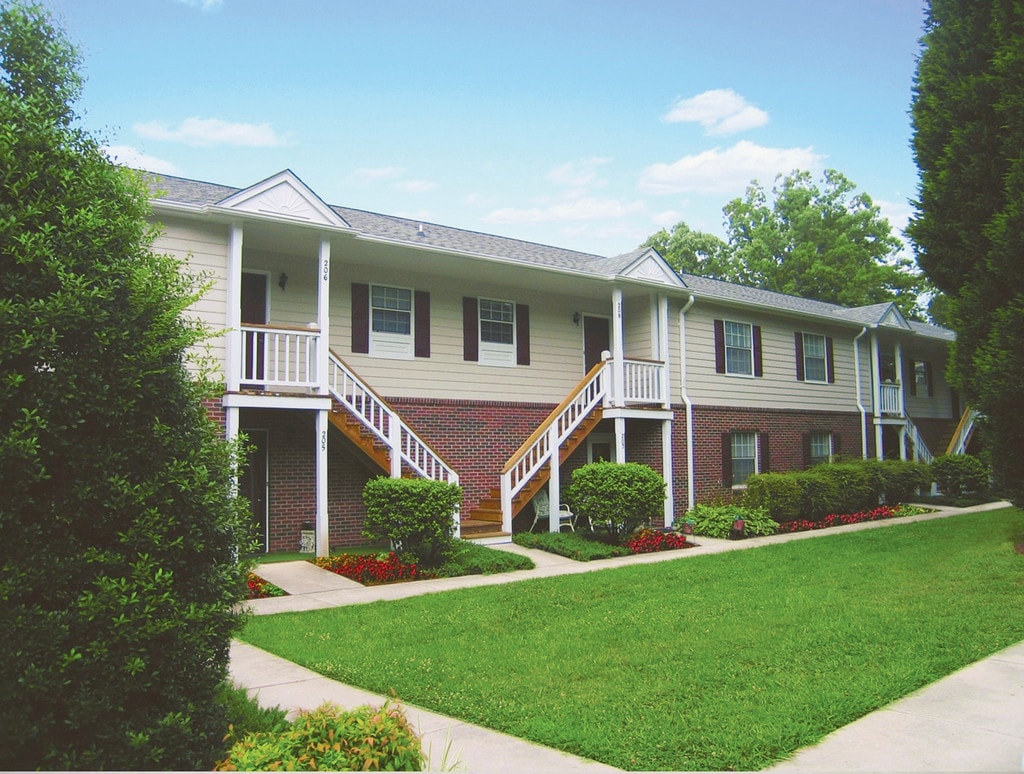Hickory Trace Village Apartments in Hickory, NC