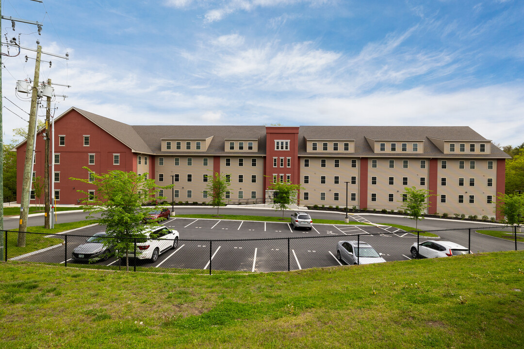 Fownes Mill Condominiums in Rochester, NH - Building Photo