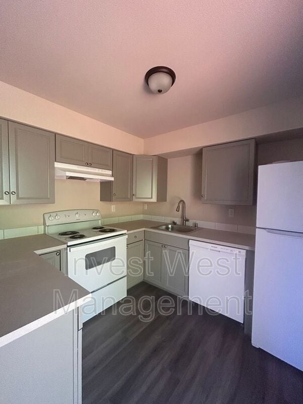 property at 2904 E 16th St