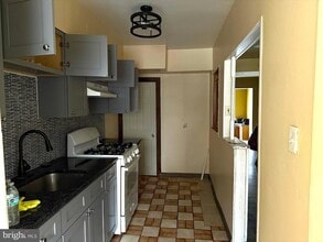 2553 Carroll St, Unit 304 in Philadelphia, PA - Building Photo - Building Photo