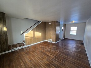 261 Madison St in Waterloo, IA - Building Photo - Building Photo