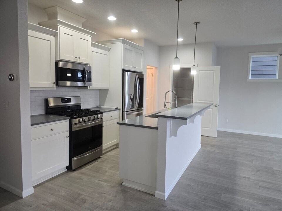 173 N 7th Ave in Cornelius, OR - Building Photo