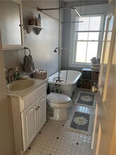 51 Annandale Rd in Newport, RI - Building Photo - Building Photo