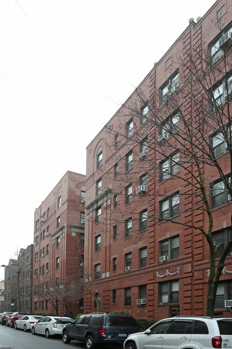 The Surrey in Jackson Heights, NY - Building Photo