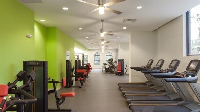 Landmark College Park in College Park, MD - Foto de edificio - Building Photo