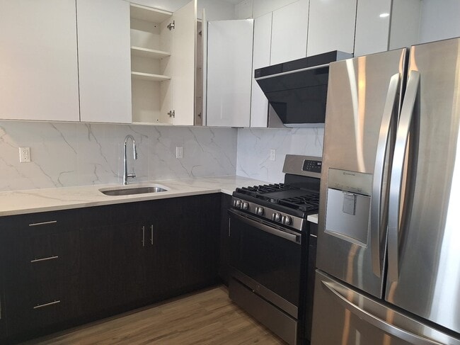 42-70-65 65th St in Queens, NY - Building Photo - Building Photo