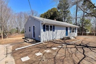 291 Crompton Rd in East Greenwich, RI - Building Photo