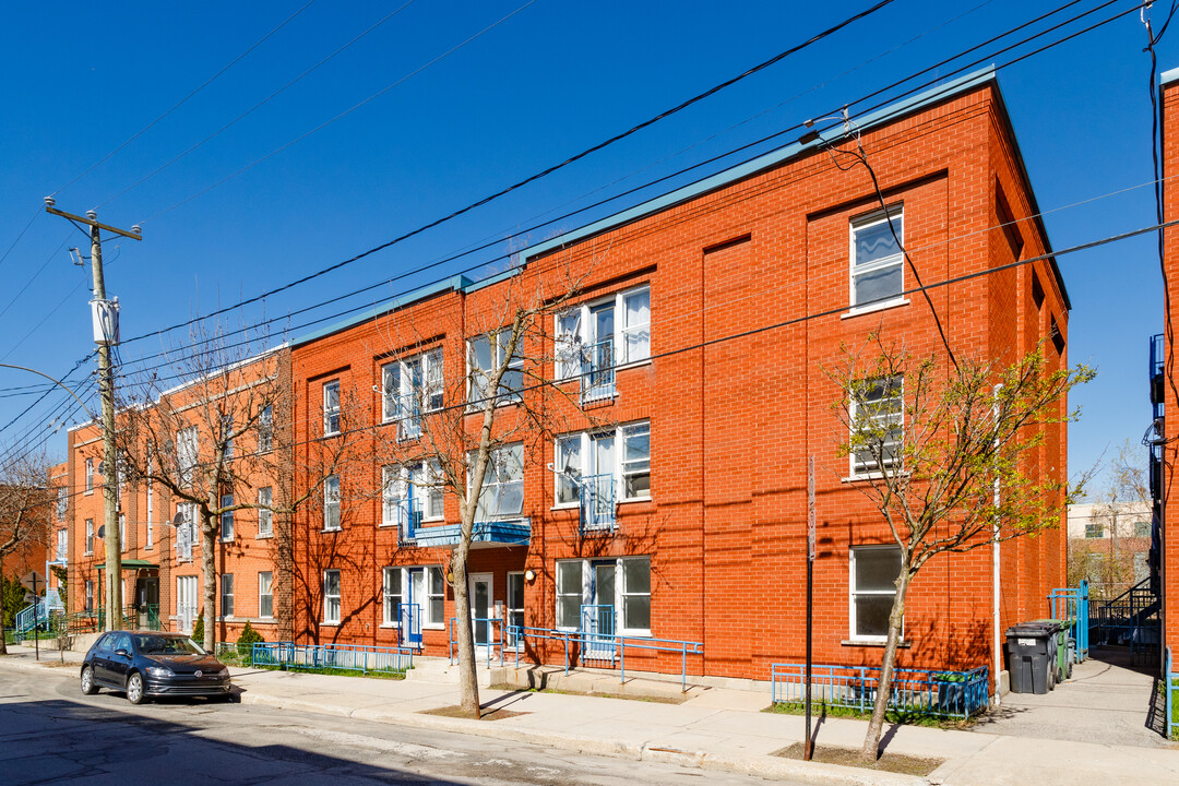 1975 Augustin-Cantin St in Montréal, QC - Building Photo