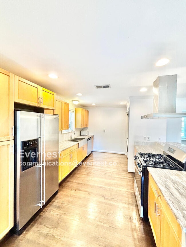 6226 Saratoga Cir in Dallas, TX - Building Photo - Building Photo