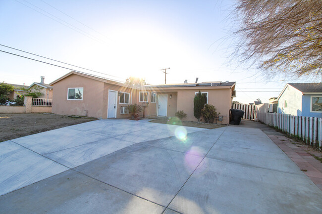 11681 Mossler St in Anaheim, CA - Building Photo - Building Photo