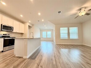 408 Giorgio Moroder Dr in Hutto, TX - Building Photo - Building Photo